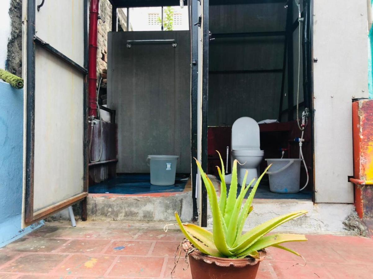 Gurukulam Hostel Puduccseri Kültér fotó